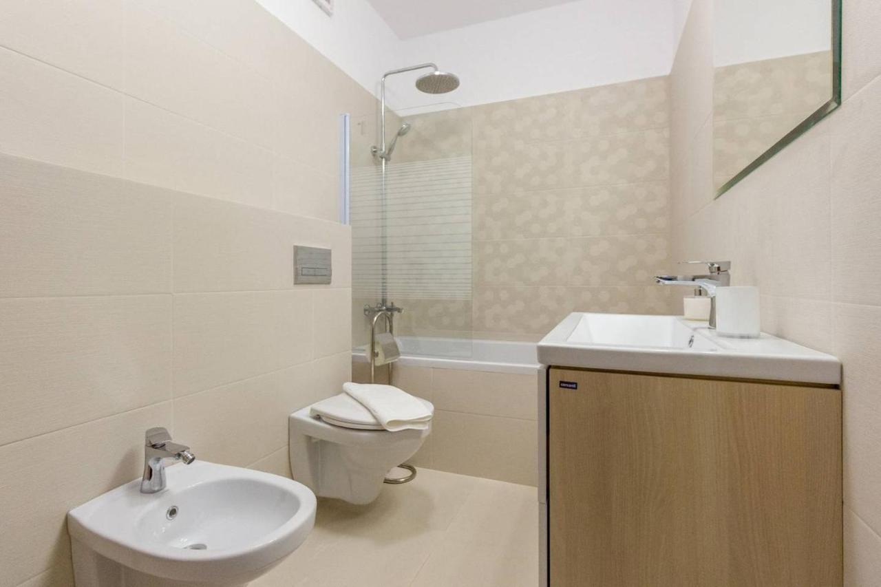 Spacious And Quiet 2 Bedroom Apartment Κλουζ-Ναπόκα Εξωτερικό φωτογραφία